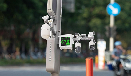 交通道路声环境监测典型案例: 贵港市街道交通噪声在线监测系统、全天候自动超标变色预警监测、助力解决噪声扰民难题